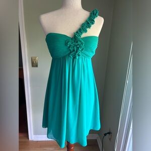 BCBGMaxAzria short silk crepe de chine party dress Sz 4 Green w/gorgeous straps